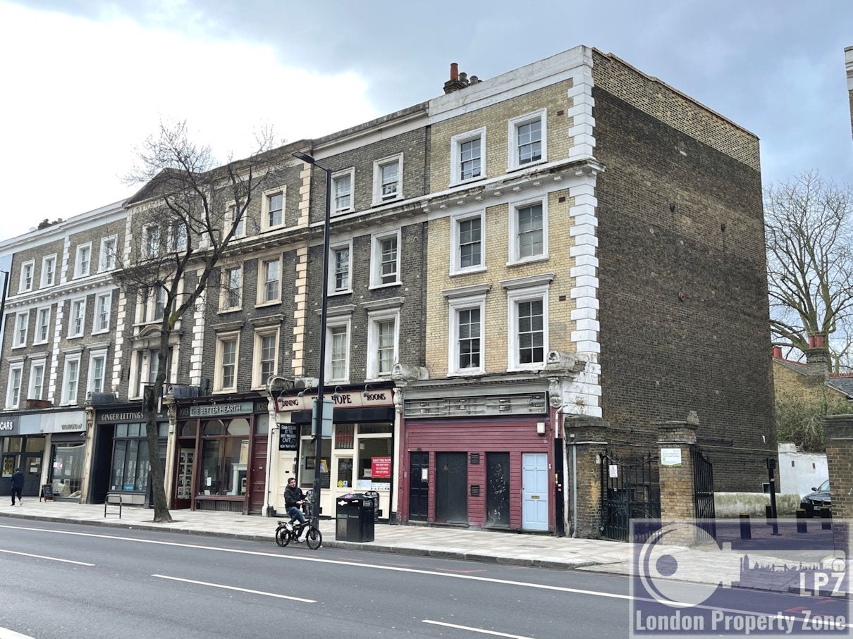 Flat Holloway Road in Greater London
