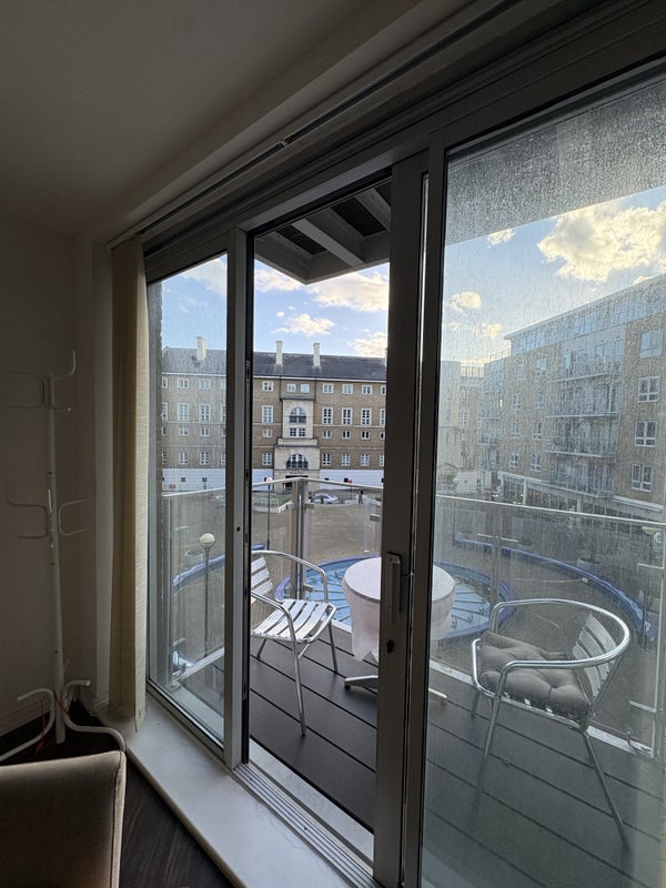 Room Narrow Street in Greater London