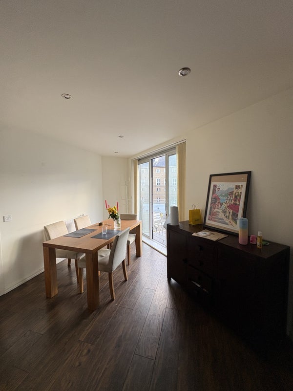 Room Narrow Street in Greater London