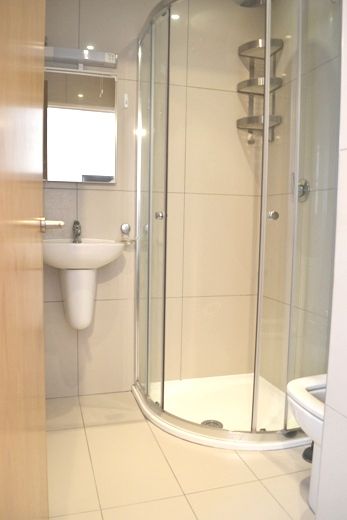Flat Cheniston Gardens in Greater London