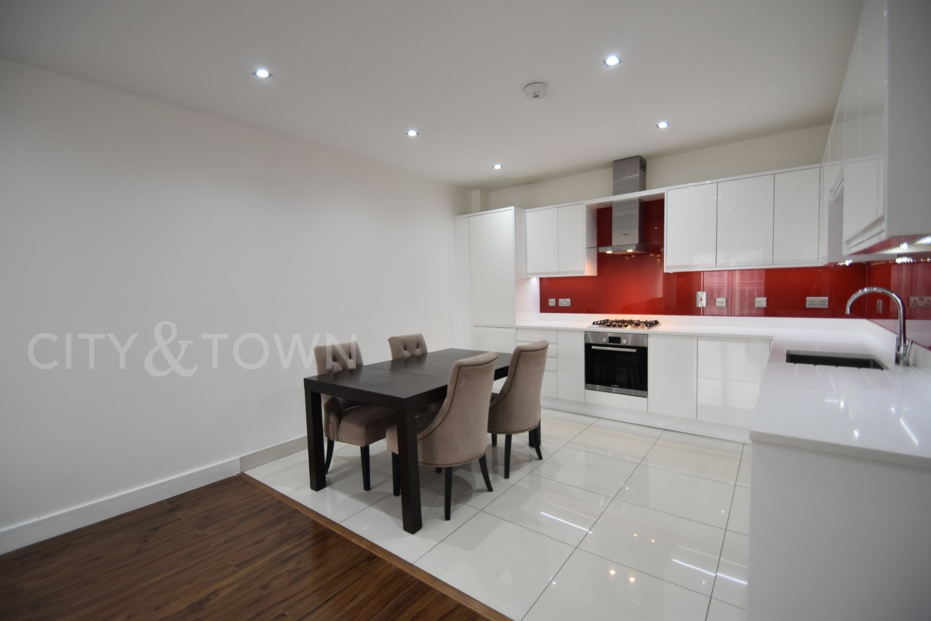 Flat Copperfield Road in Greater London