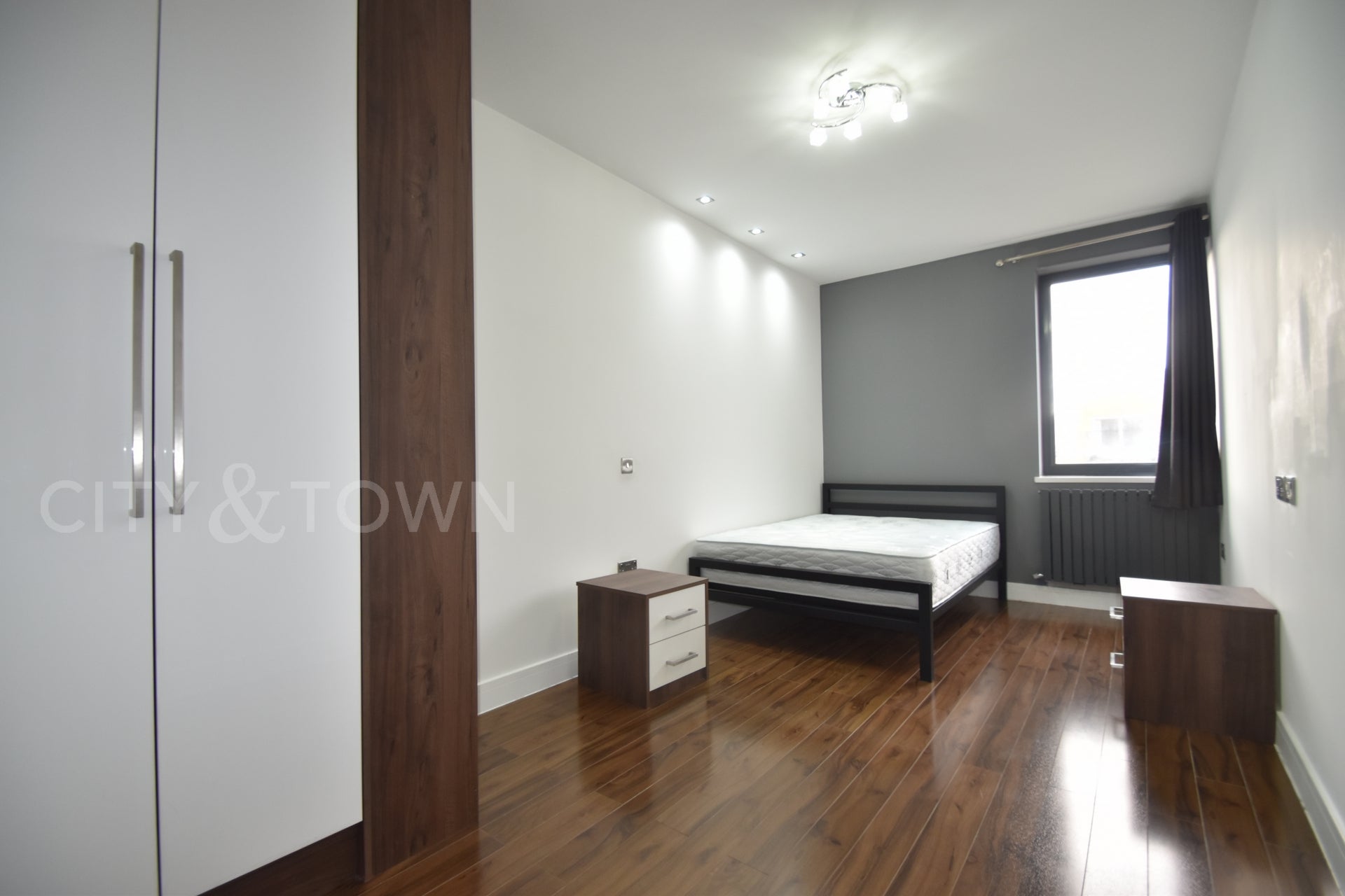 Flat Copperfield Road in Greater London