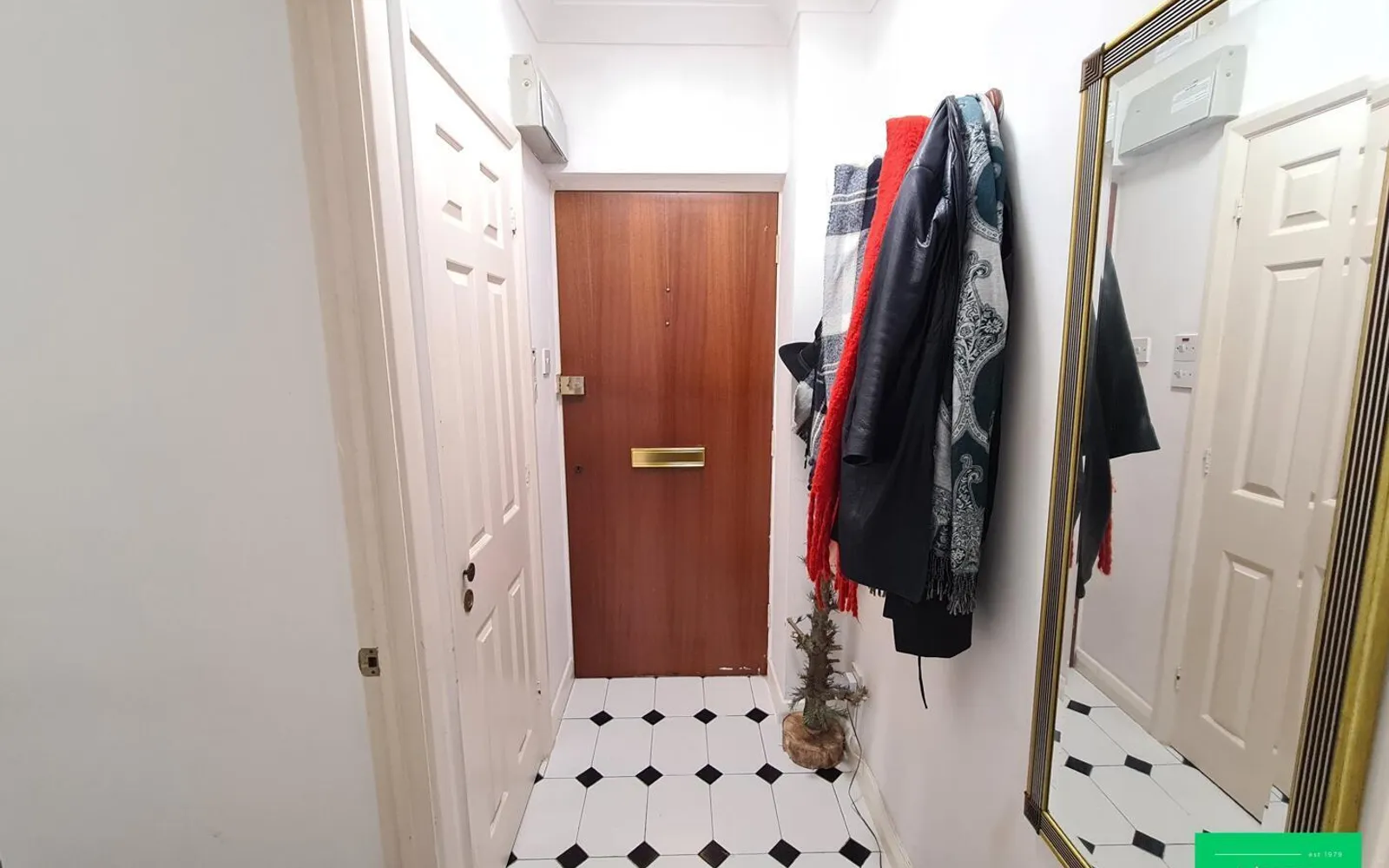 Room Friern Barnet Lane in Greater London