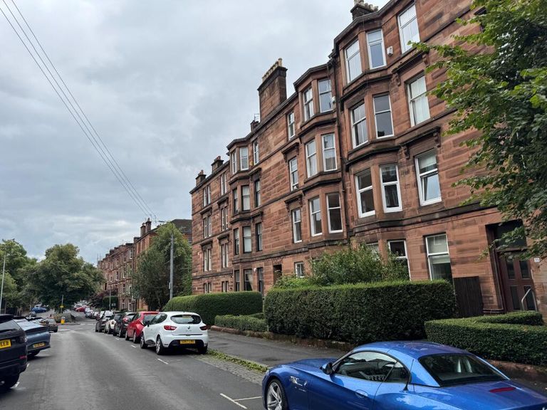 Flat Airlie Street in Glasgow