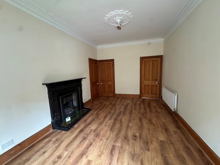 Flat Airlie Street in Glasgow