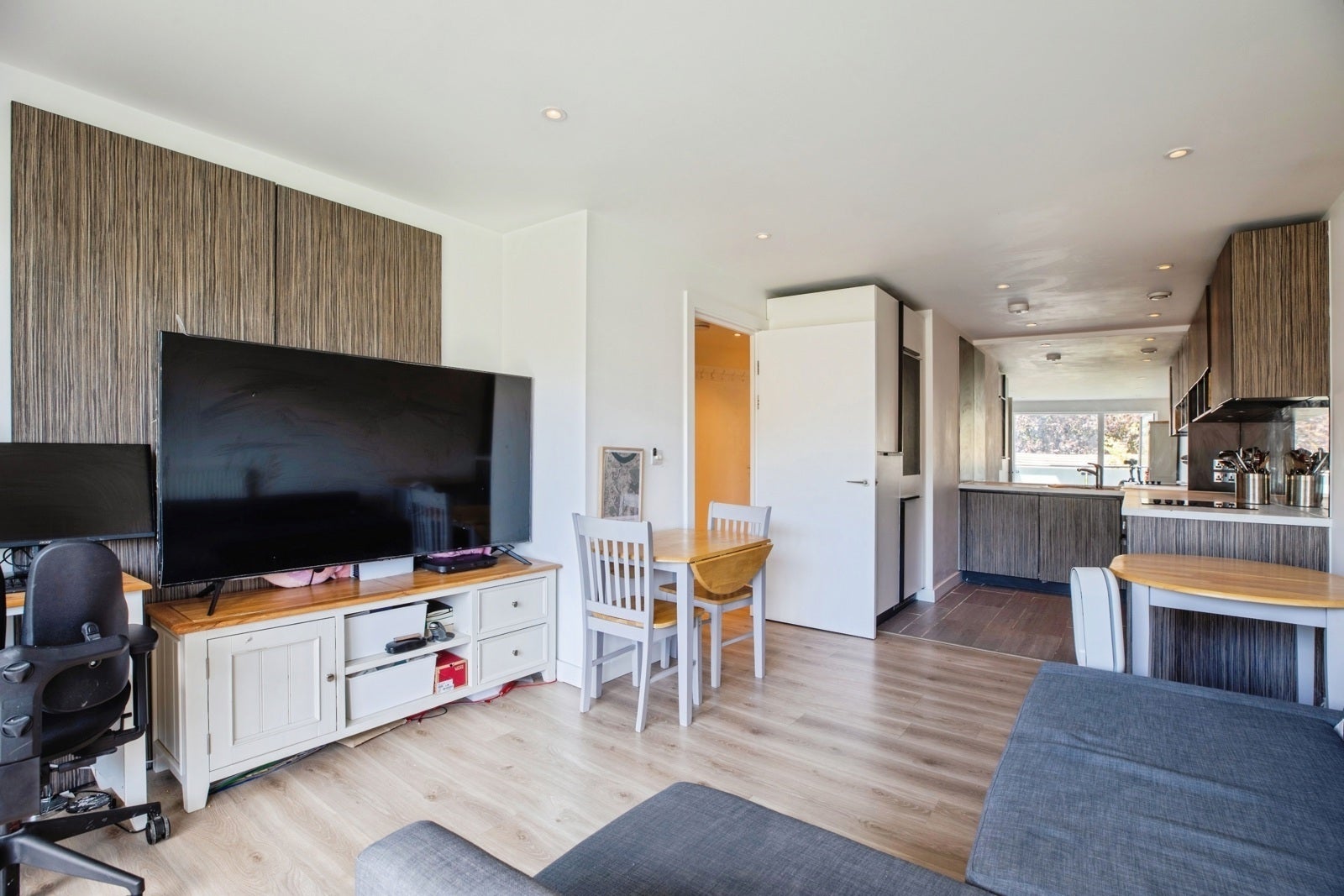Flat Conington Road in Greater London