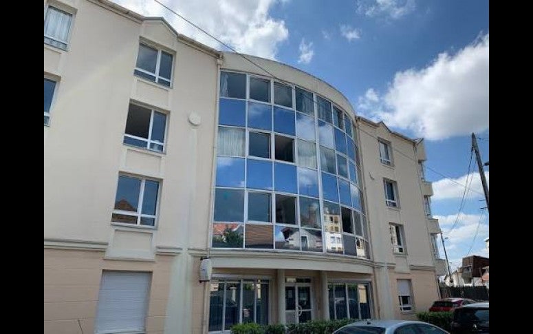 Flat Avenue Victor Hugo in Les Pavillons-sous-Bois