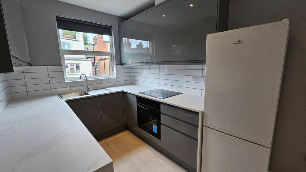 Flat Belton Road in Greater London