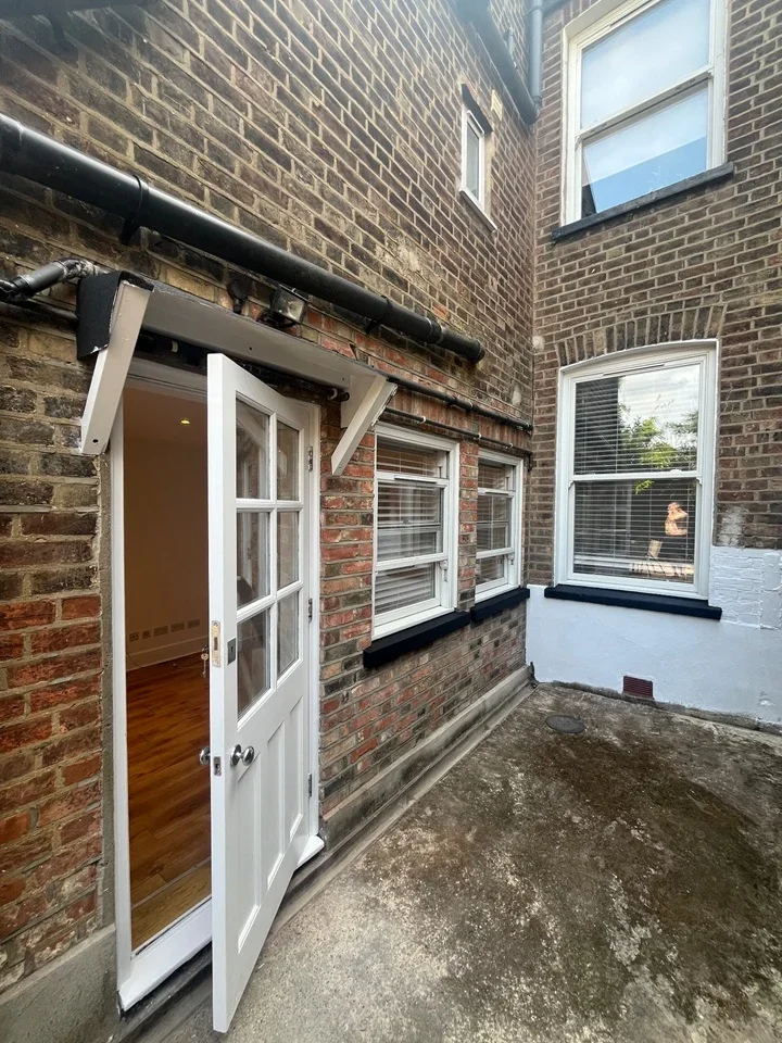 Flat East End Road in Greater London