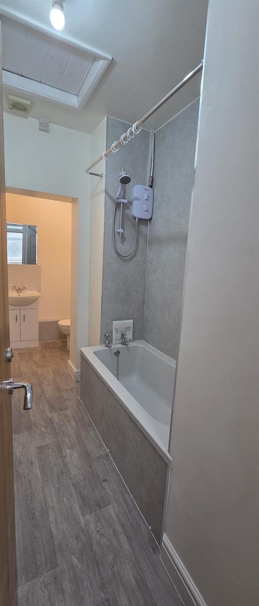Flat Anlaby Road in Hull
