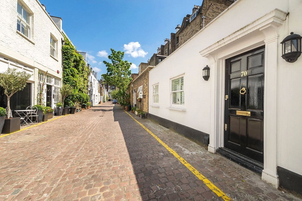 House Queen's Gate Mews in Greater London