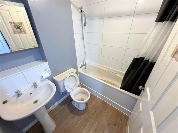 Flat Cumberland Place in Greater London