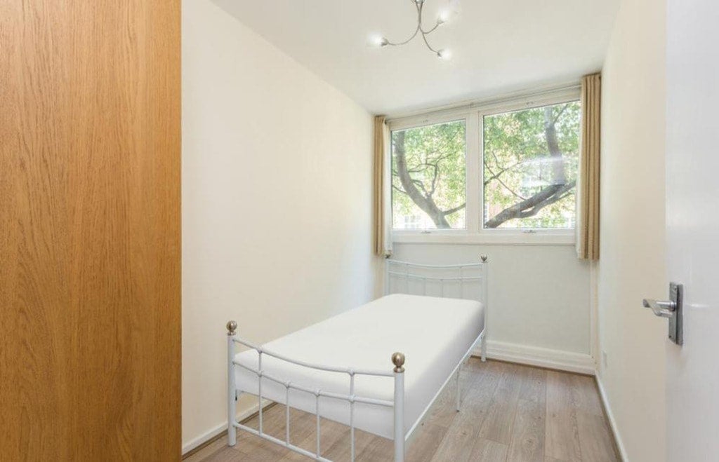 Flat Clipstone Street in City of Westminster