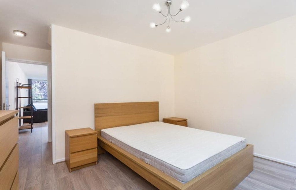 Flat Clipstone Street in City of Westminster