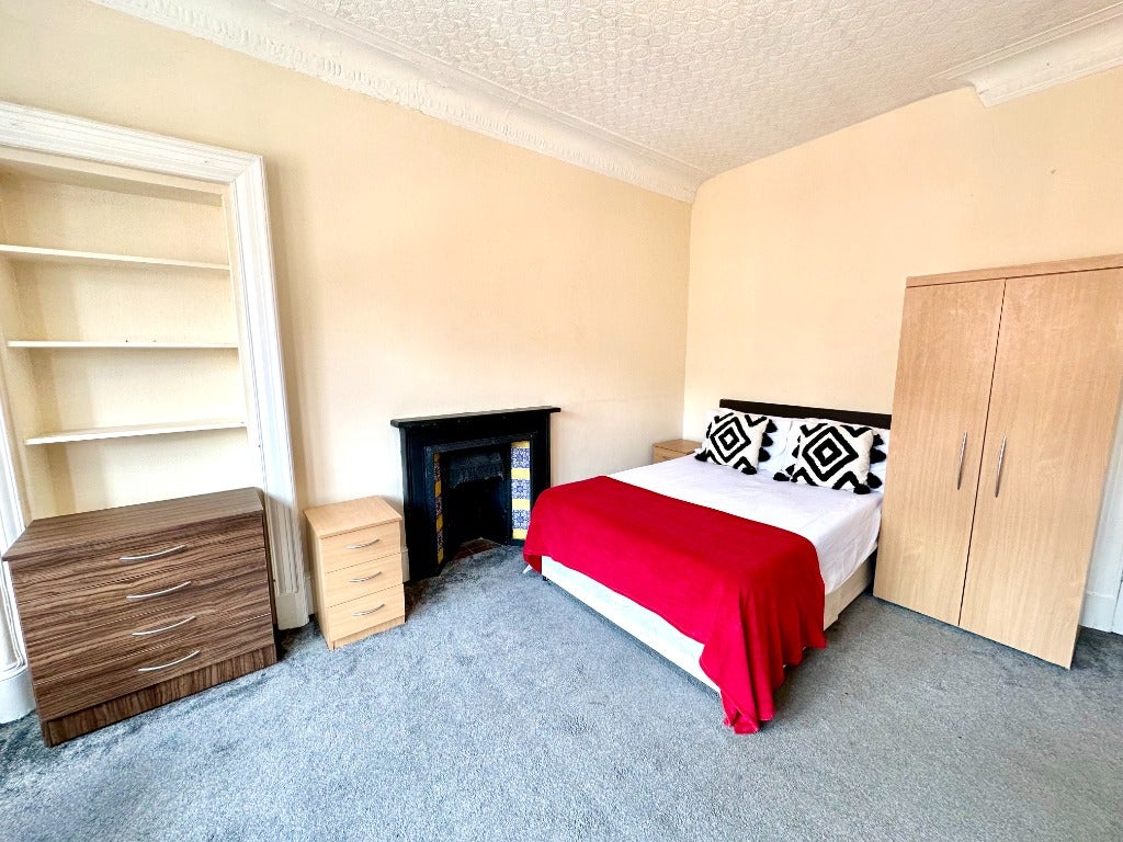 Flat Byres Road in Glasgow