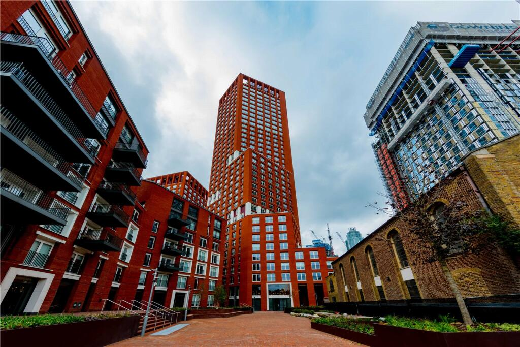 Flat Exchange Gardens in Greater London