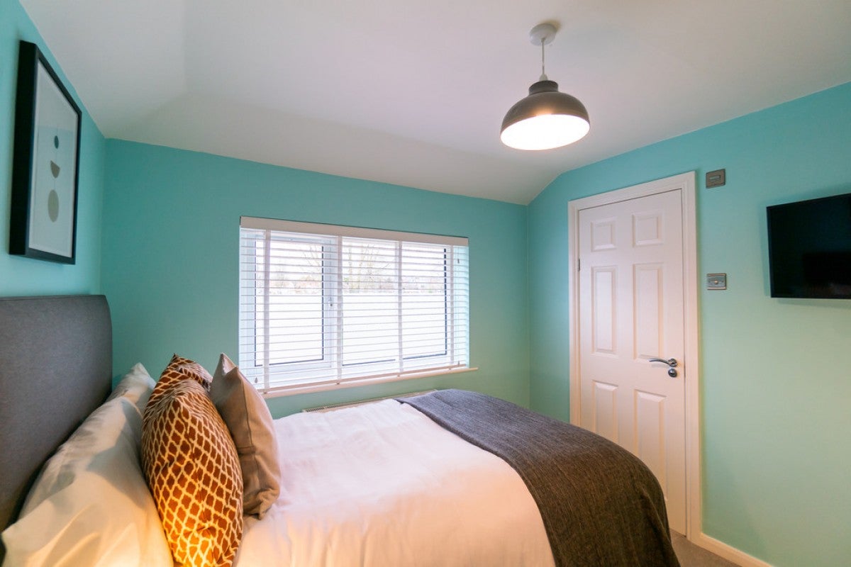 Room St Saviours Road in Reading