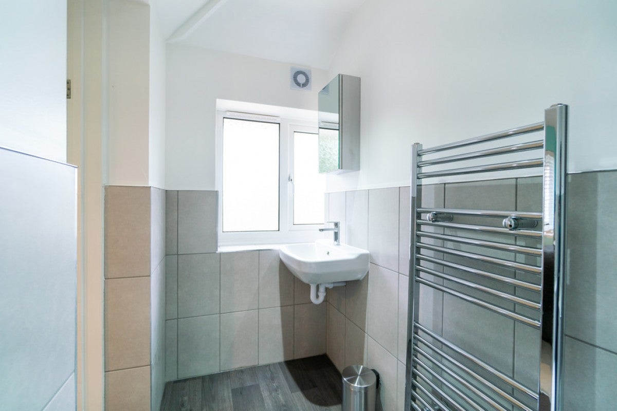 Room St Saviours Road in Reading