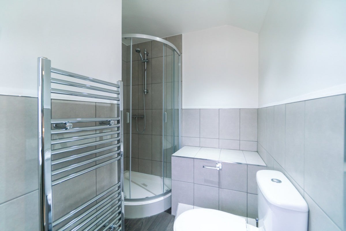 Room St Saviours Road in Reading