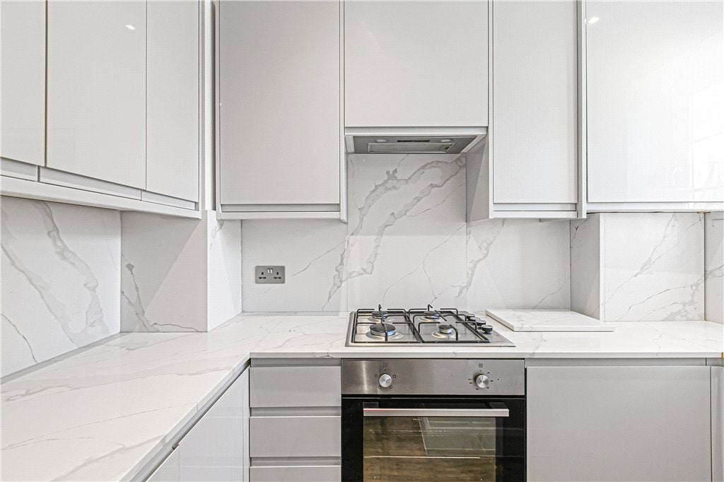 Flat Long Lane in Greater London