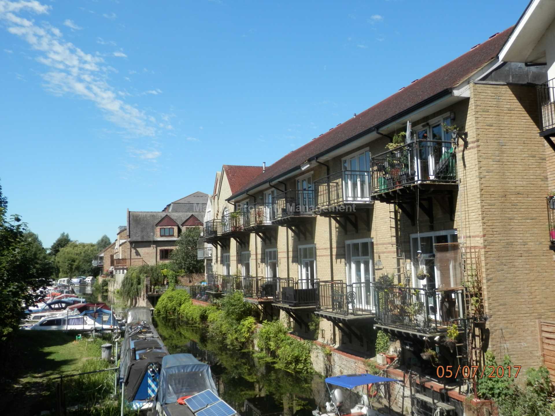 House Chandlers Wharf in Huntingdonshire