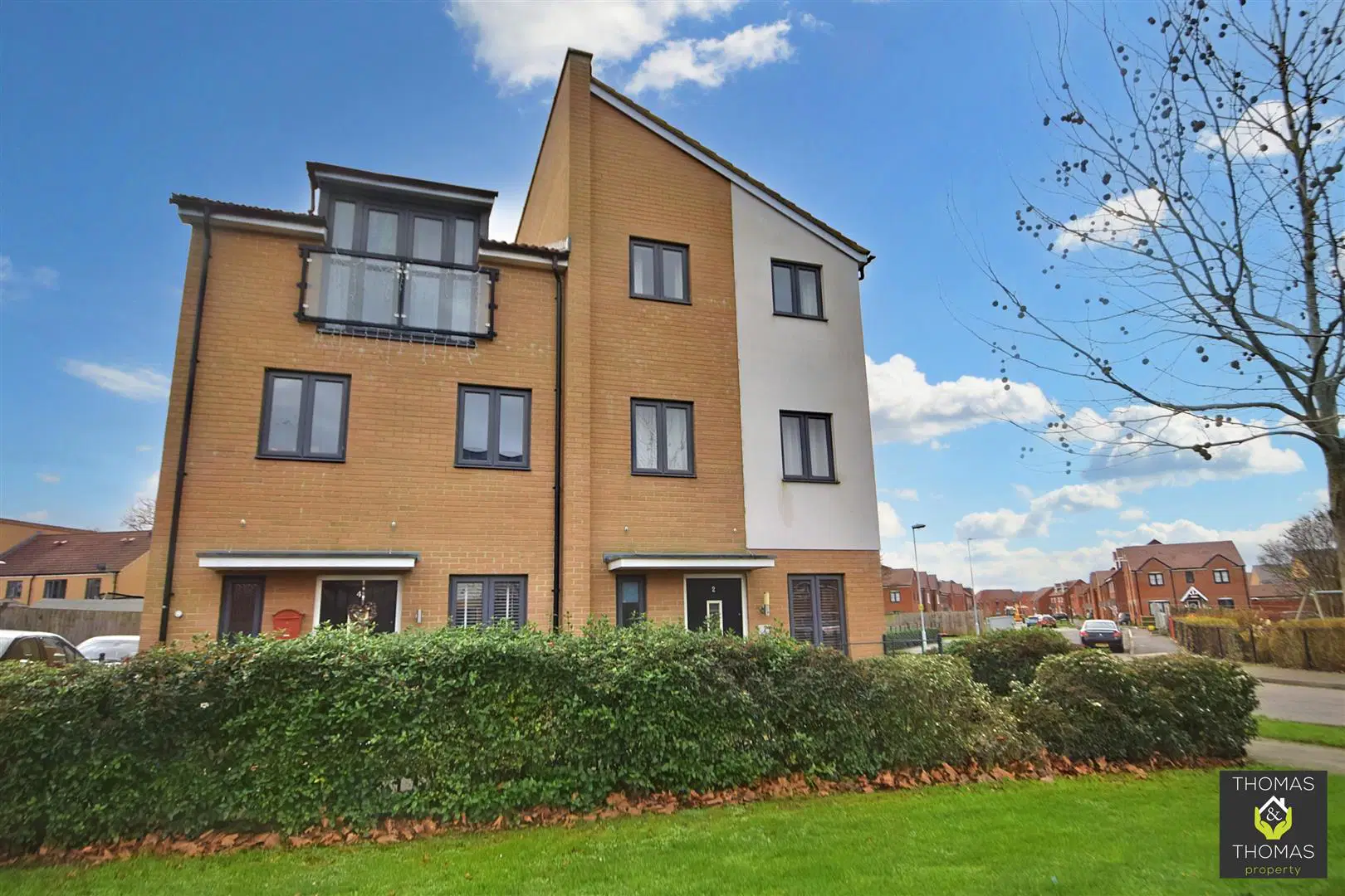 House Lime Tree Avenue in Broadway
