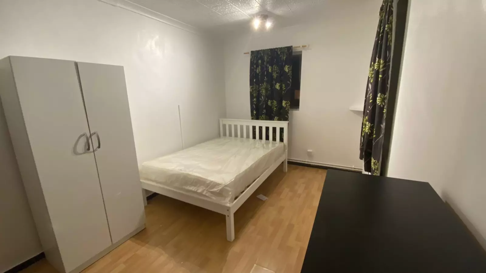 Flat Borrodaile Road in Greater London