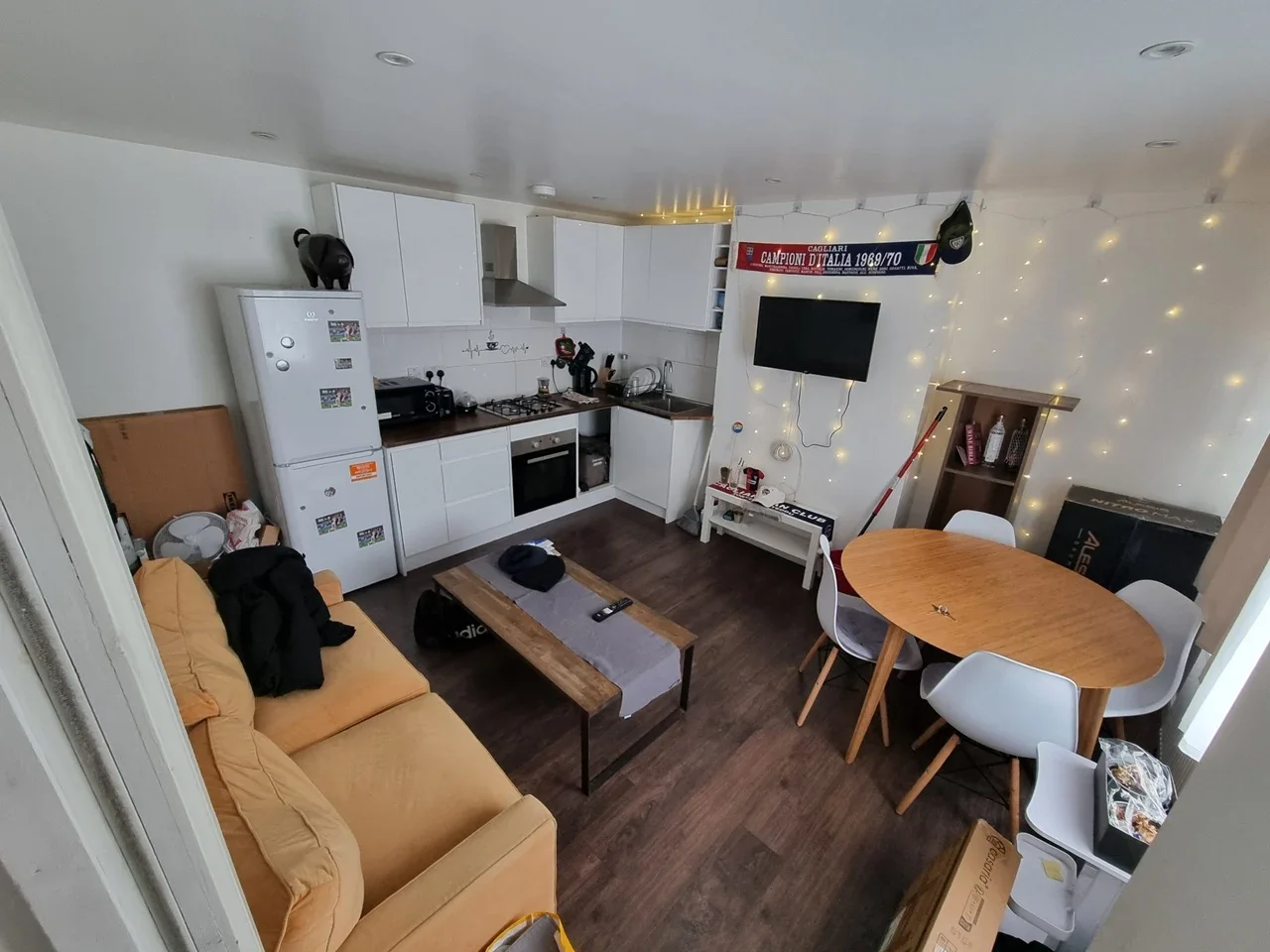 House Goldsmith Avenue in Greater London