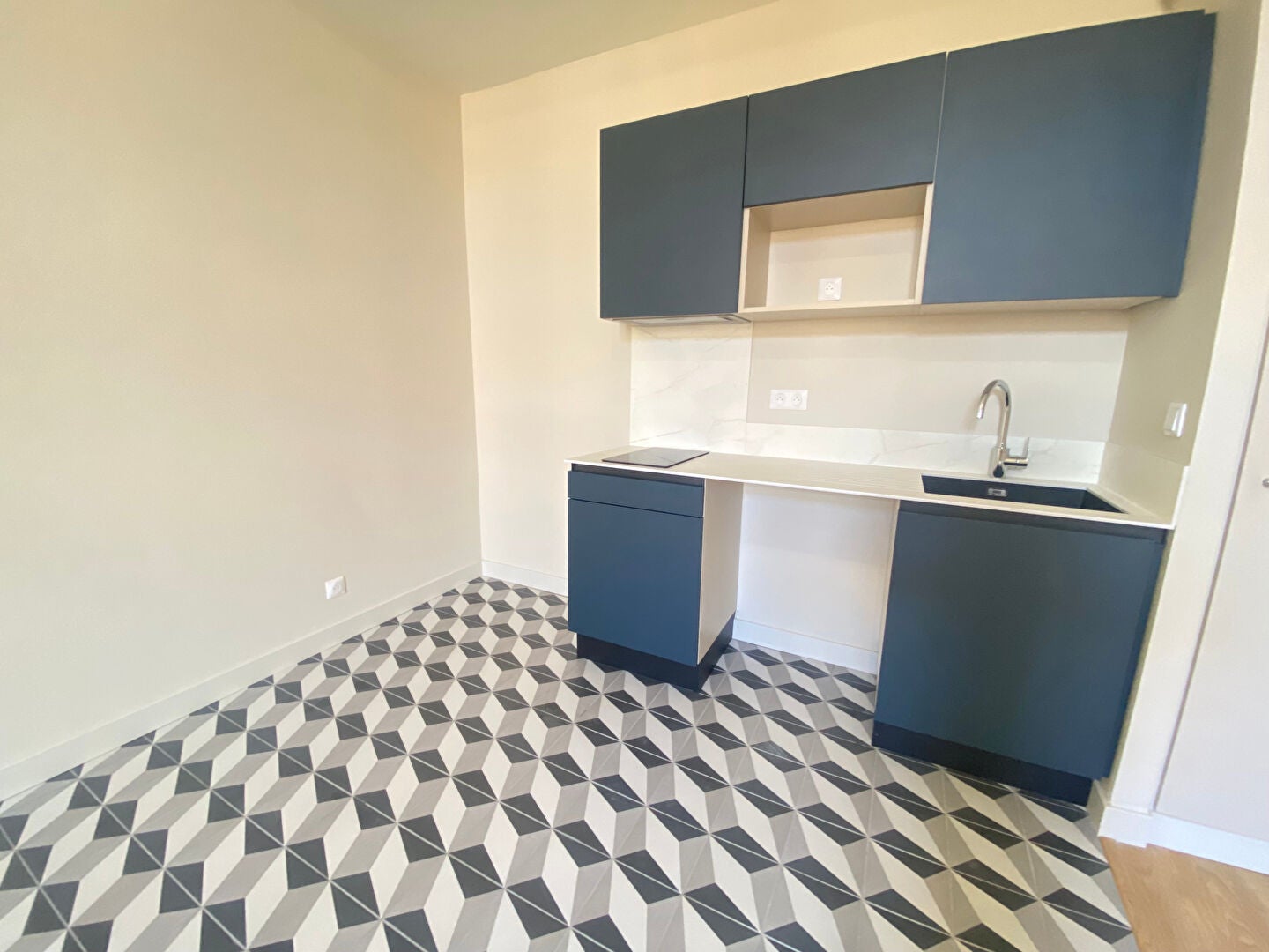 Flat Quai Dillon in Narbonne