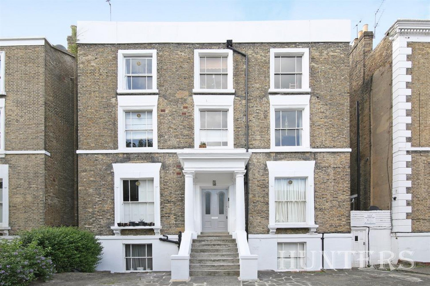 Flat De Crespigny Park in Greater London