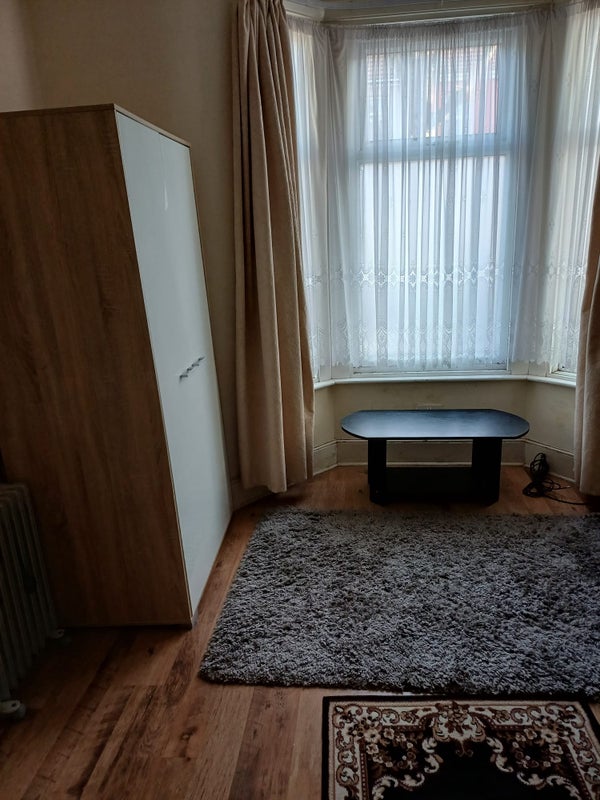 Flat South Esk Road in London