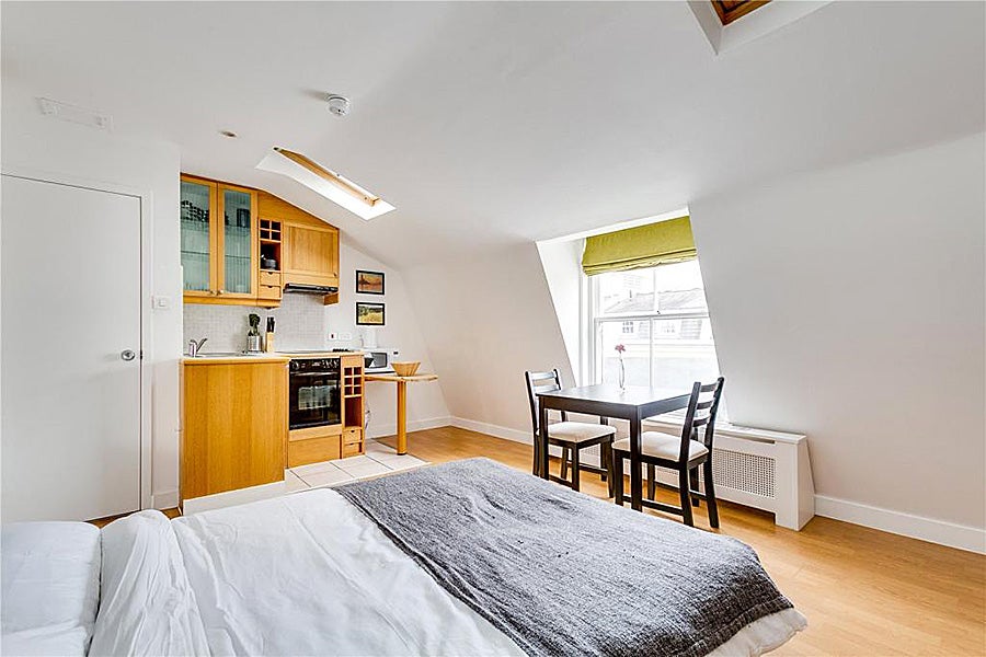 Flat Gloucester Street in City of Westminster