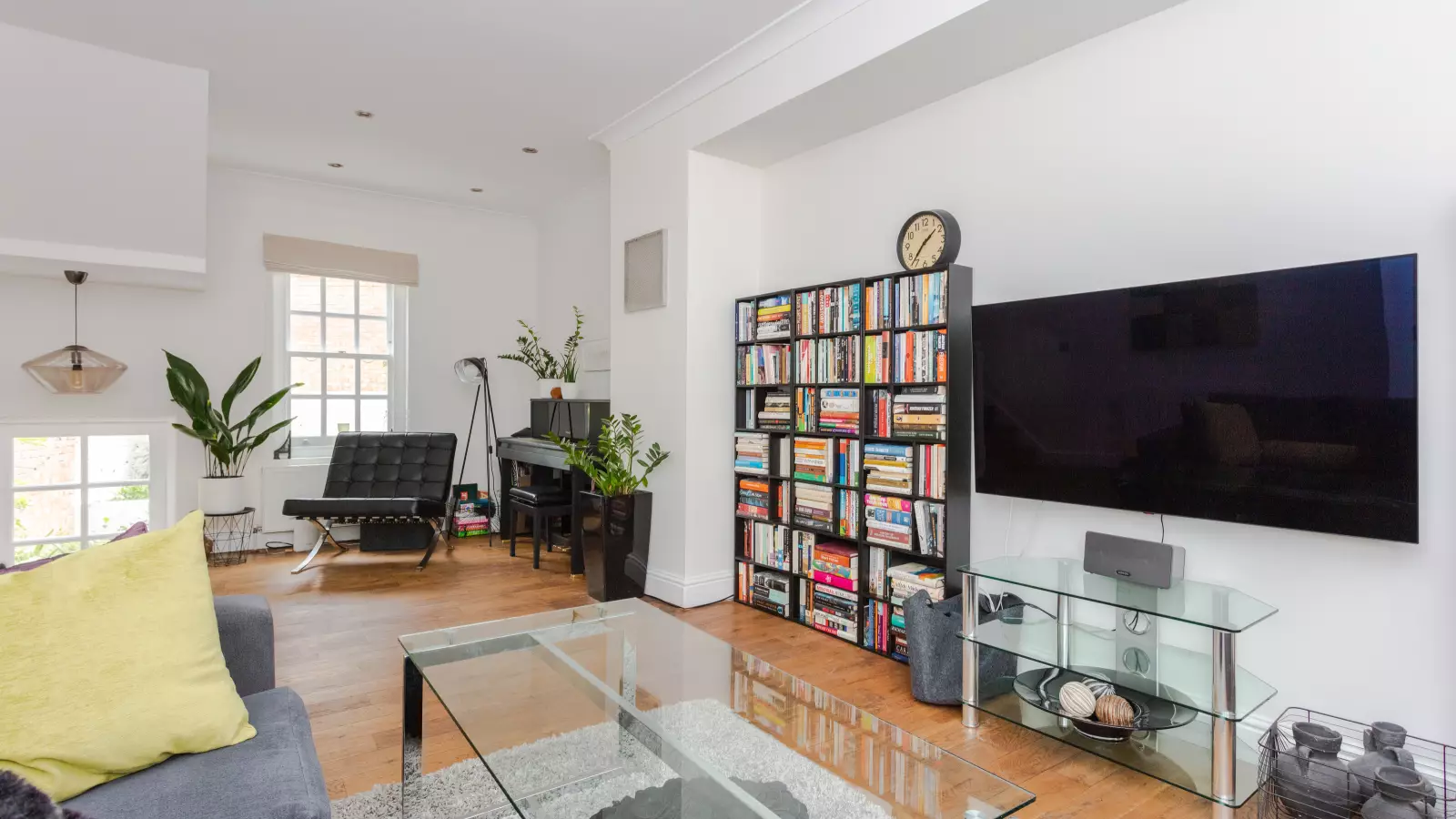 Flat Caledonian Road in Greater London