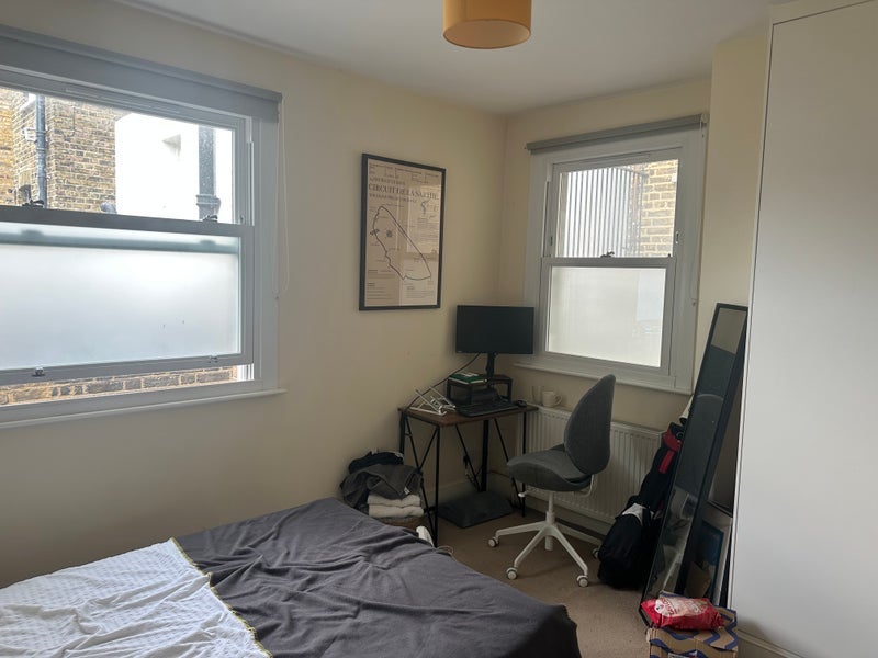 Room Aspley Road in Greater London