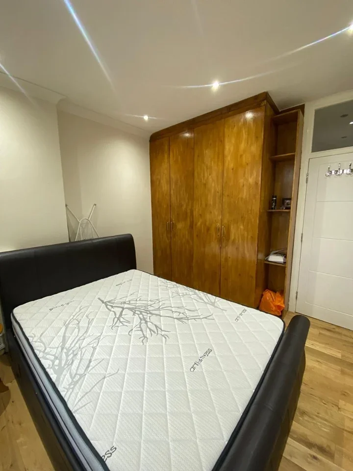 Room Great West Road in Greater London