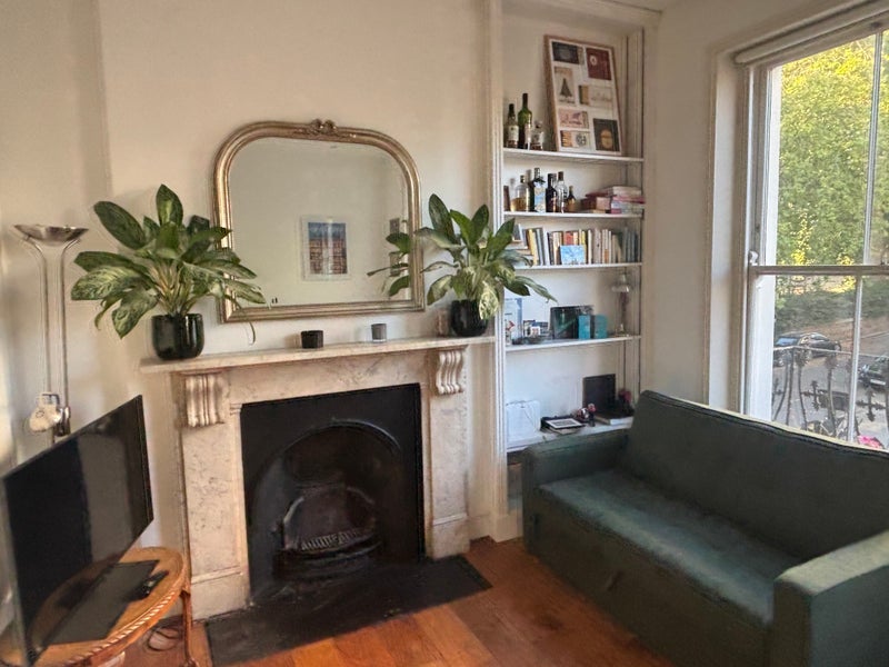 Flat Arundel Square in Greater London