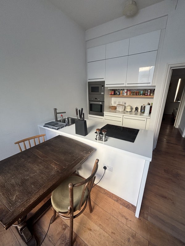Flat Arundel Square in Greater London