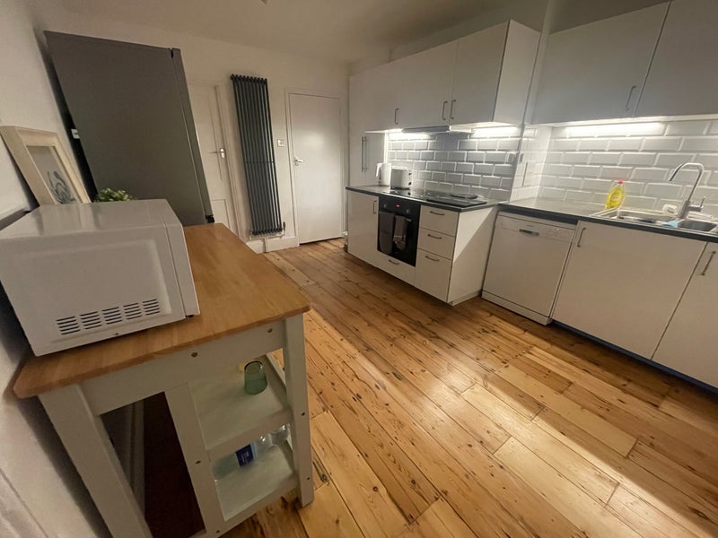 Flat Whitworth Road in Greater London