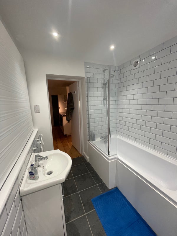 Flat Whitworth Road in Greater London