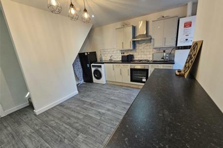 Room Bury Road in Bolton