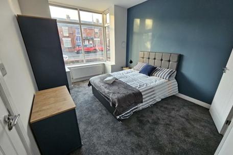 Room Bury Road in Bolton