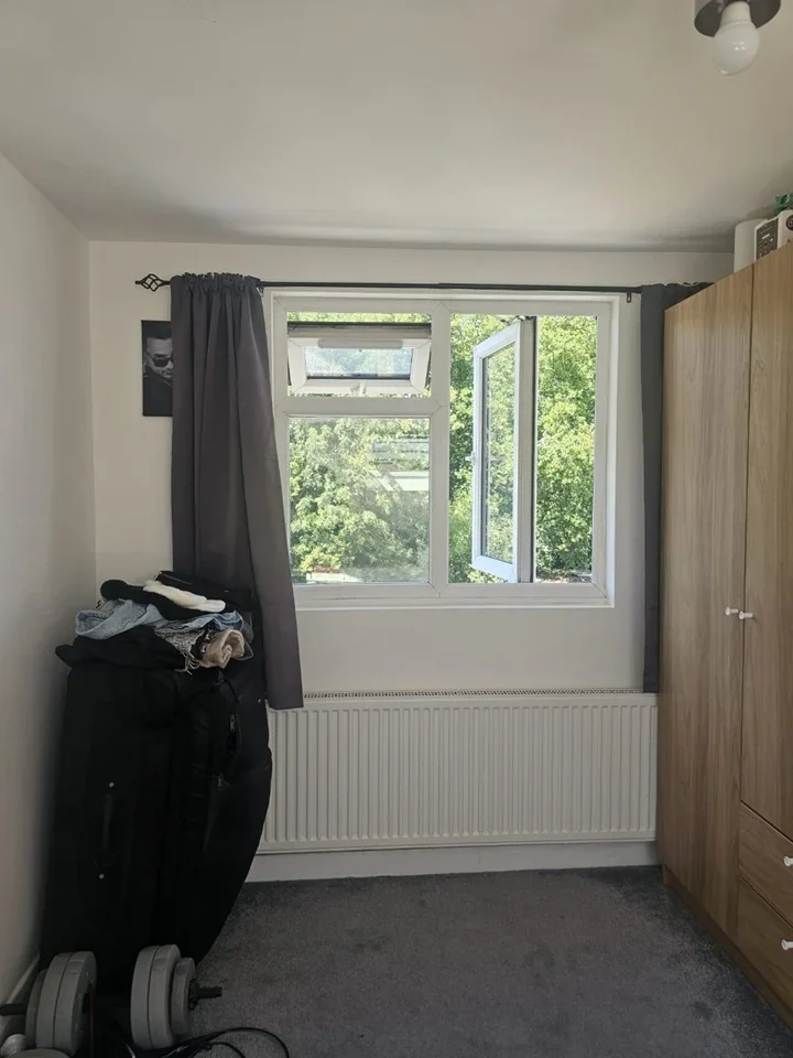 Room Park Avenue in Greater London