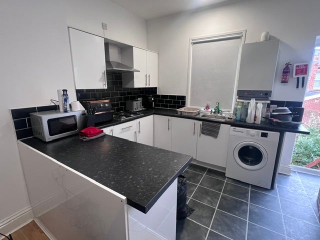 Flat Rothbury Terrace in Newcastle upon Tyne