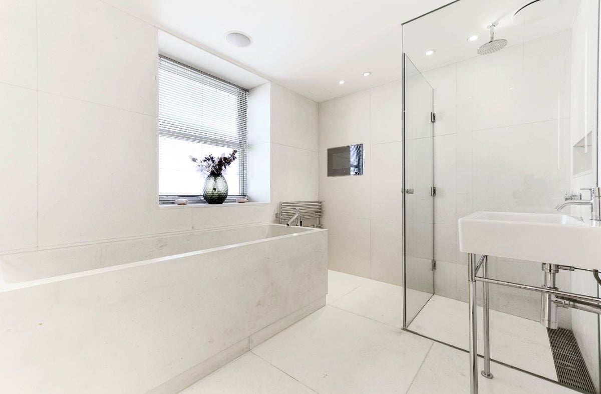 Flat Boydell Court in Greater London