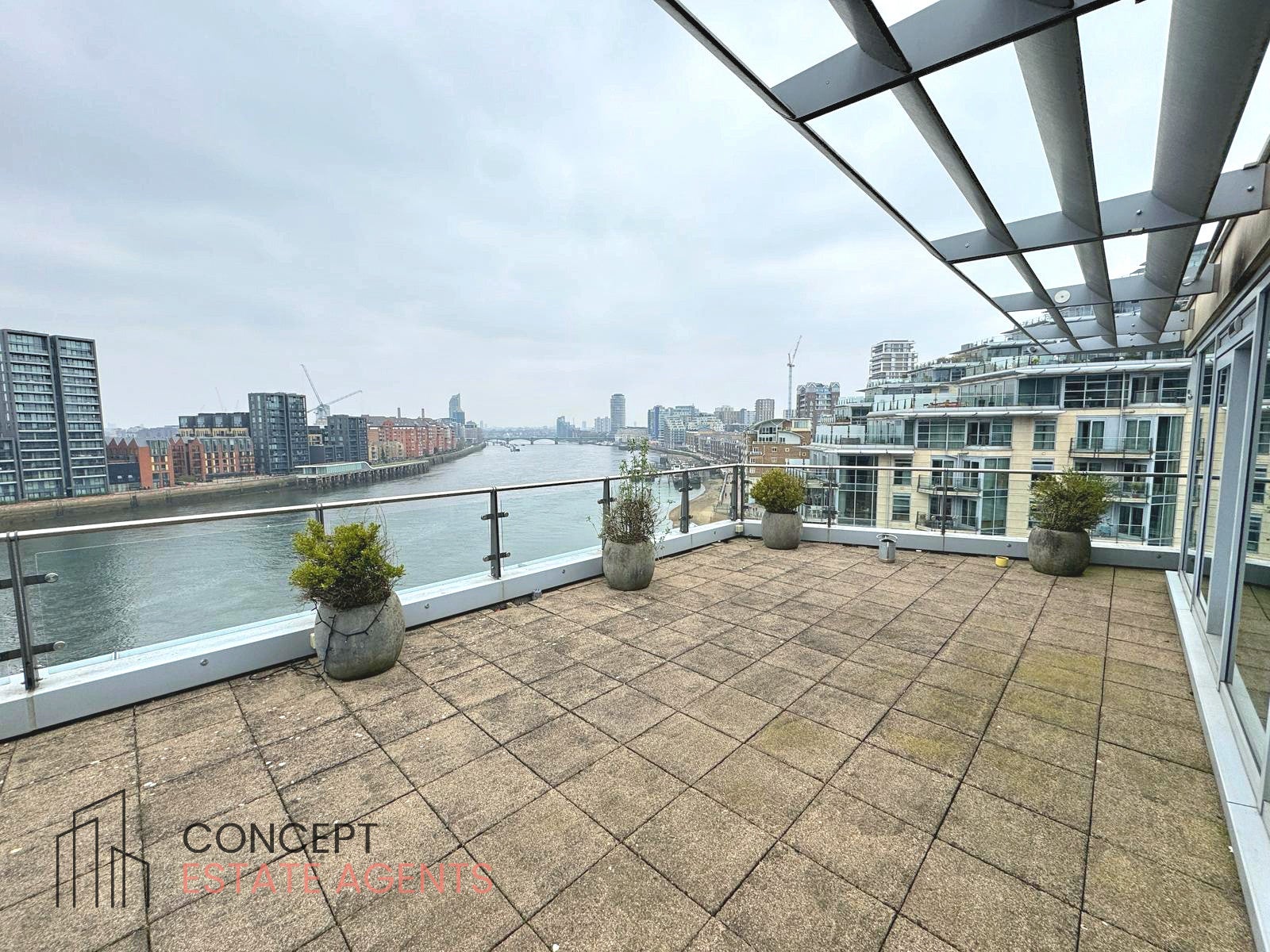 Flat Juniper Drive in Greater London
