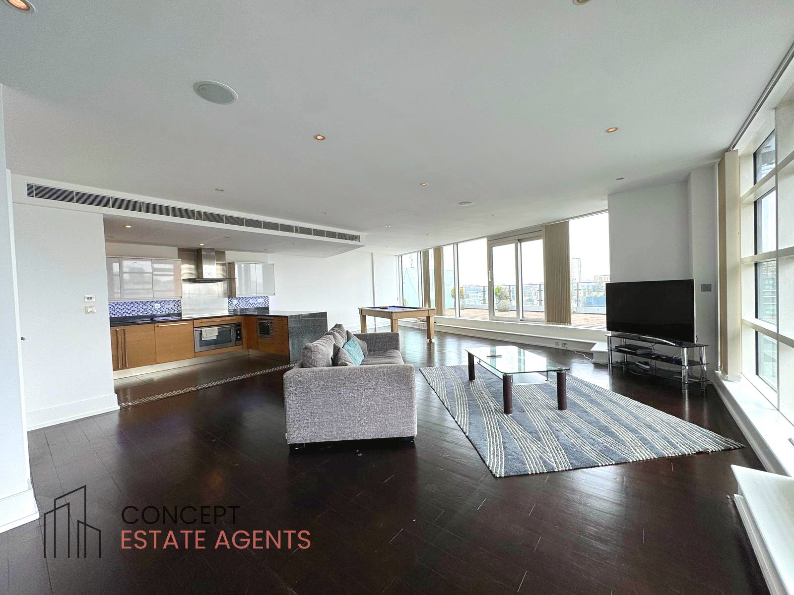 Flat Juniper Drive in Greater London