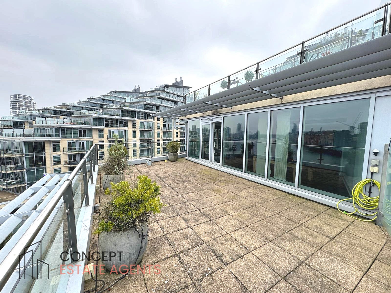 Flat Juniper Drive in Greater London