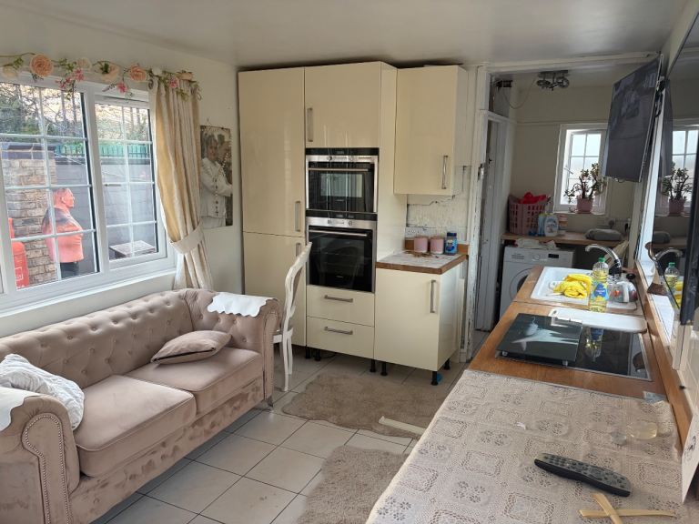 Flat Colchester Road in Greater London