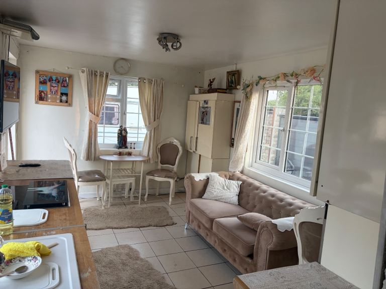 Flat Colchester Road in Greater London