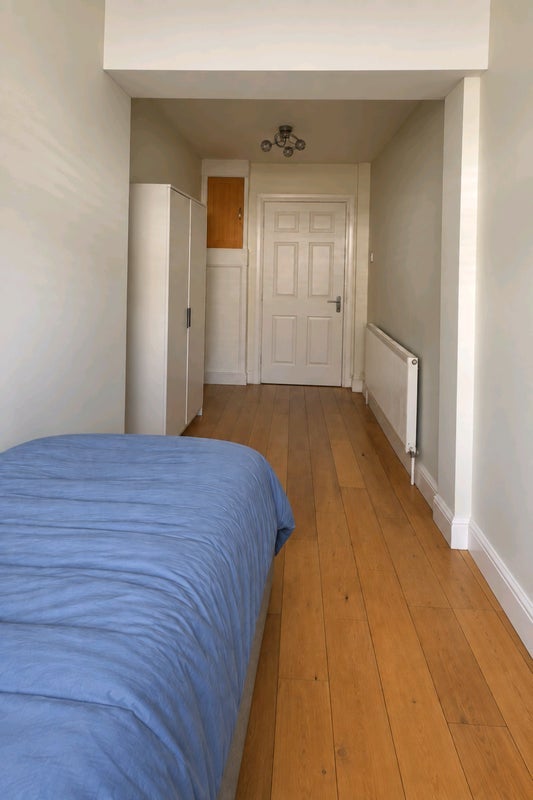 Room Cleves Road in Greater London